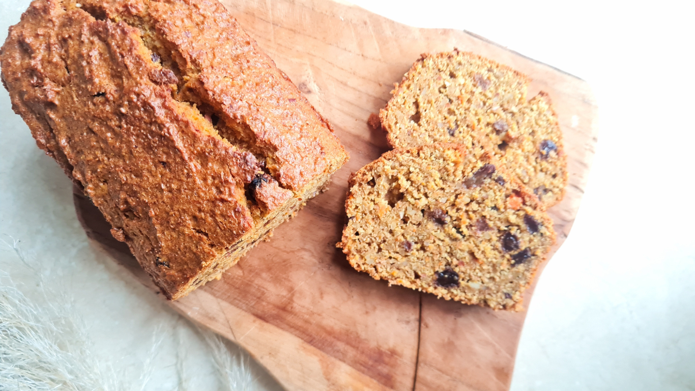 Fruchtiges und schnelles Herbstbrot mit Möhren und Nüssen