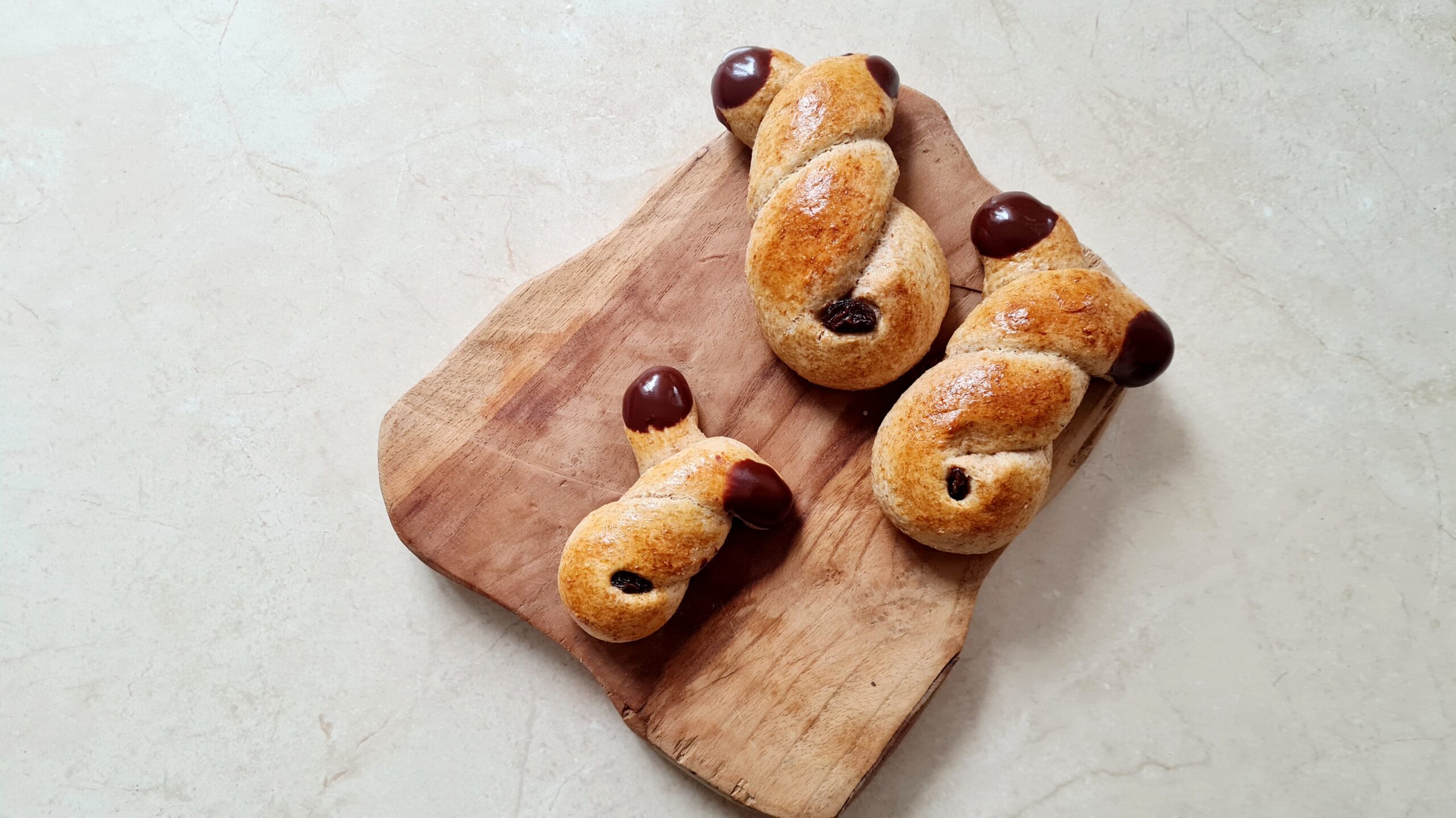 Osterhasen aus schnellem Quarkteig